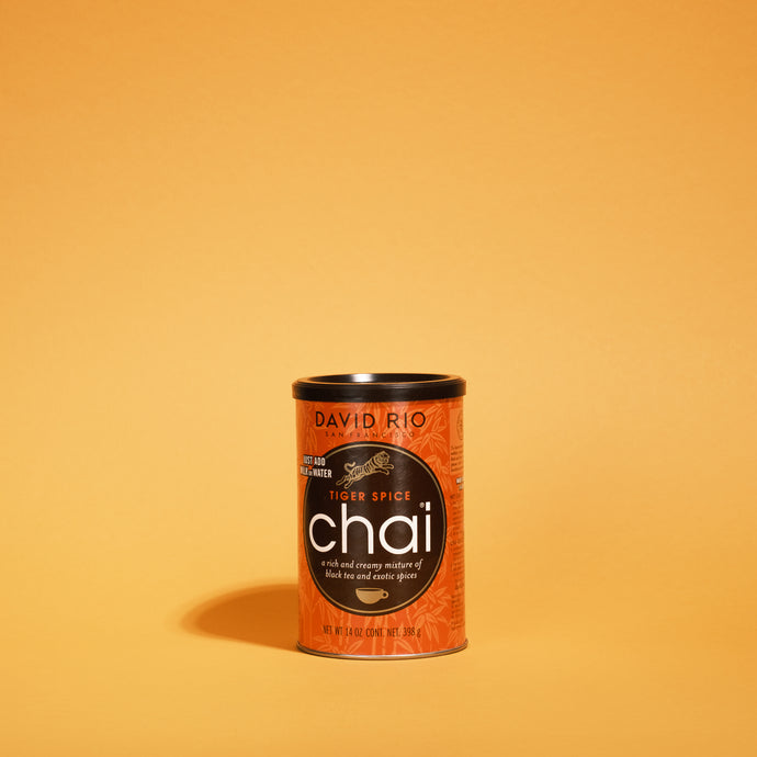 David Rio Tiger Spice Chai – würziger Instant Chai Tee mit Schwarztee und exotischen Gewürzen, 398 g Dose